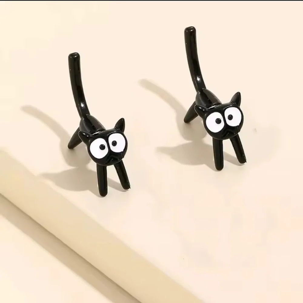 Playful Black Cat Stud Earrings ๐พ - Picture 7 of 7